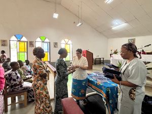 africa-entrega-constituciones-normal