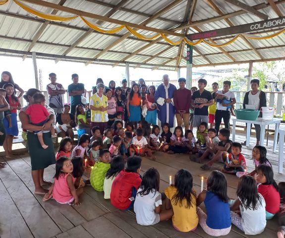 Presentes en Colombia a favor de los más necesitados