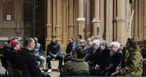 UCrania visita obispo a comunidad hispana UCrania visita obispo a comunidad hispana